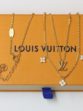 Woman's Louis Vuitton necklace